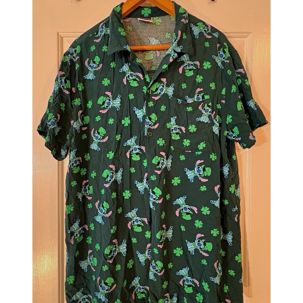Disney Stitch Shamrock Leprechaun Mens XL Short Sleeve Button-Up Shirt Green